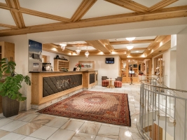Reception & Lobby 